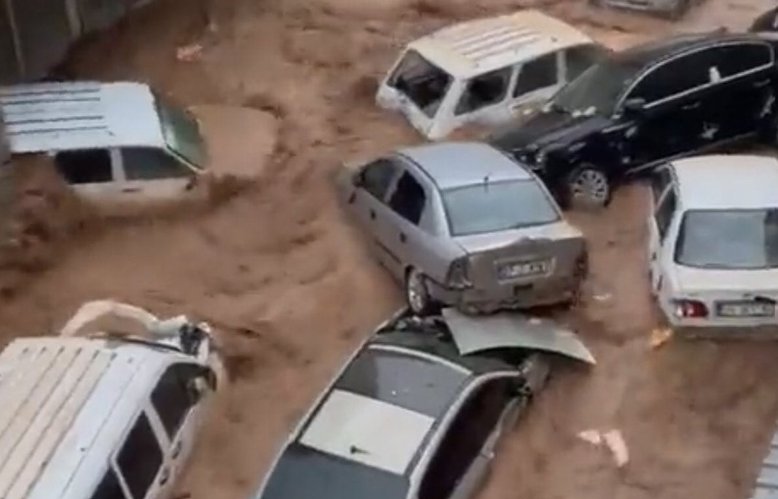 بعد الزلزال.. فيضانات مدمرة تجتاح جنوب تركيا وتوقع ضحايا (فيديو)