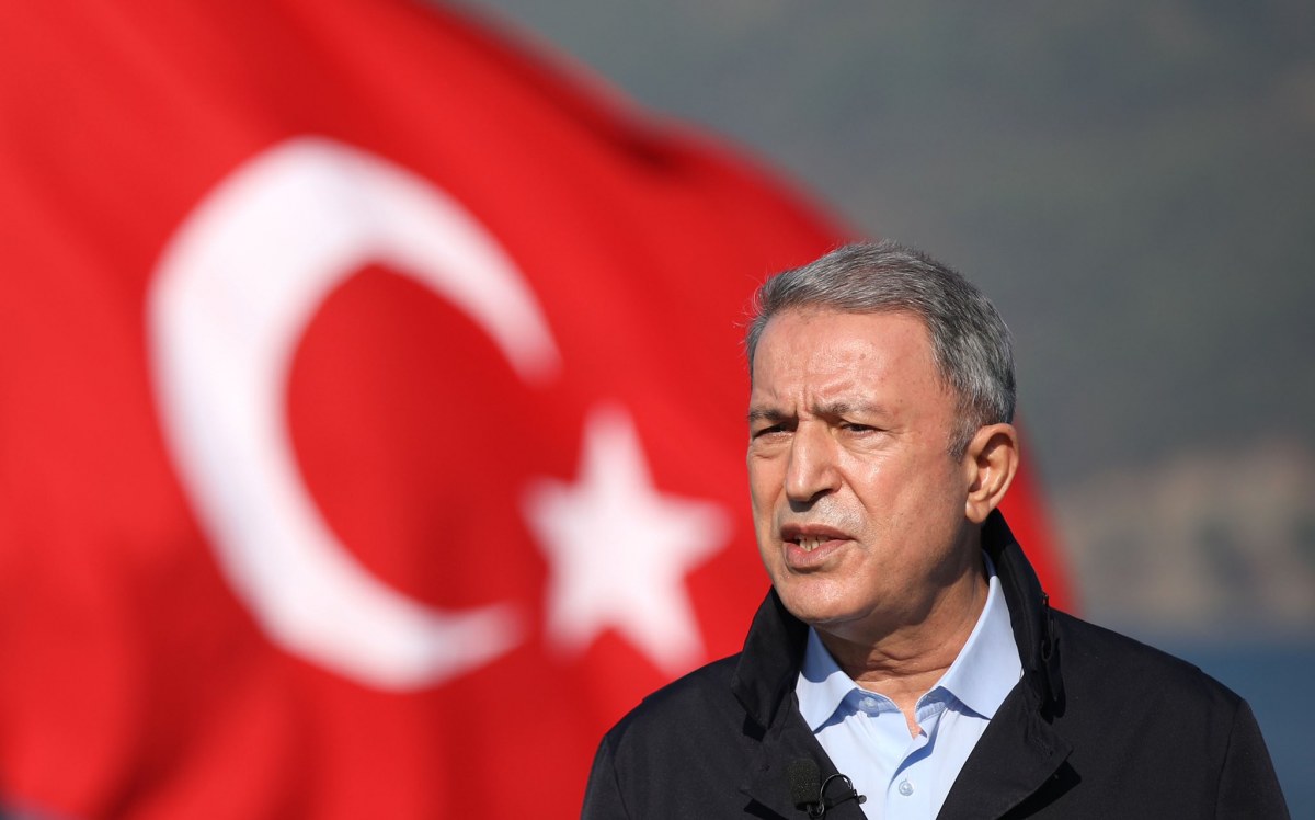 Turkeys defense minister denounces PKKs acquisition of helicopters