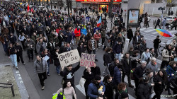 تعديل ماكرون لسن التقاعد يوسع الاحتجاجات في فرنسا