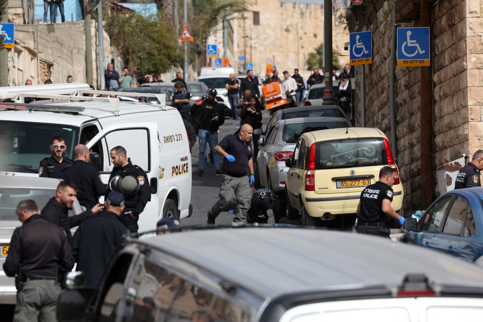 إصابة عدد من المستوطنين بإطلاق نار في إسرائيل