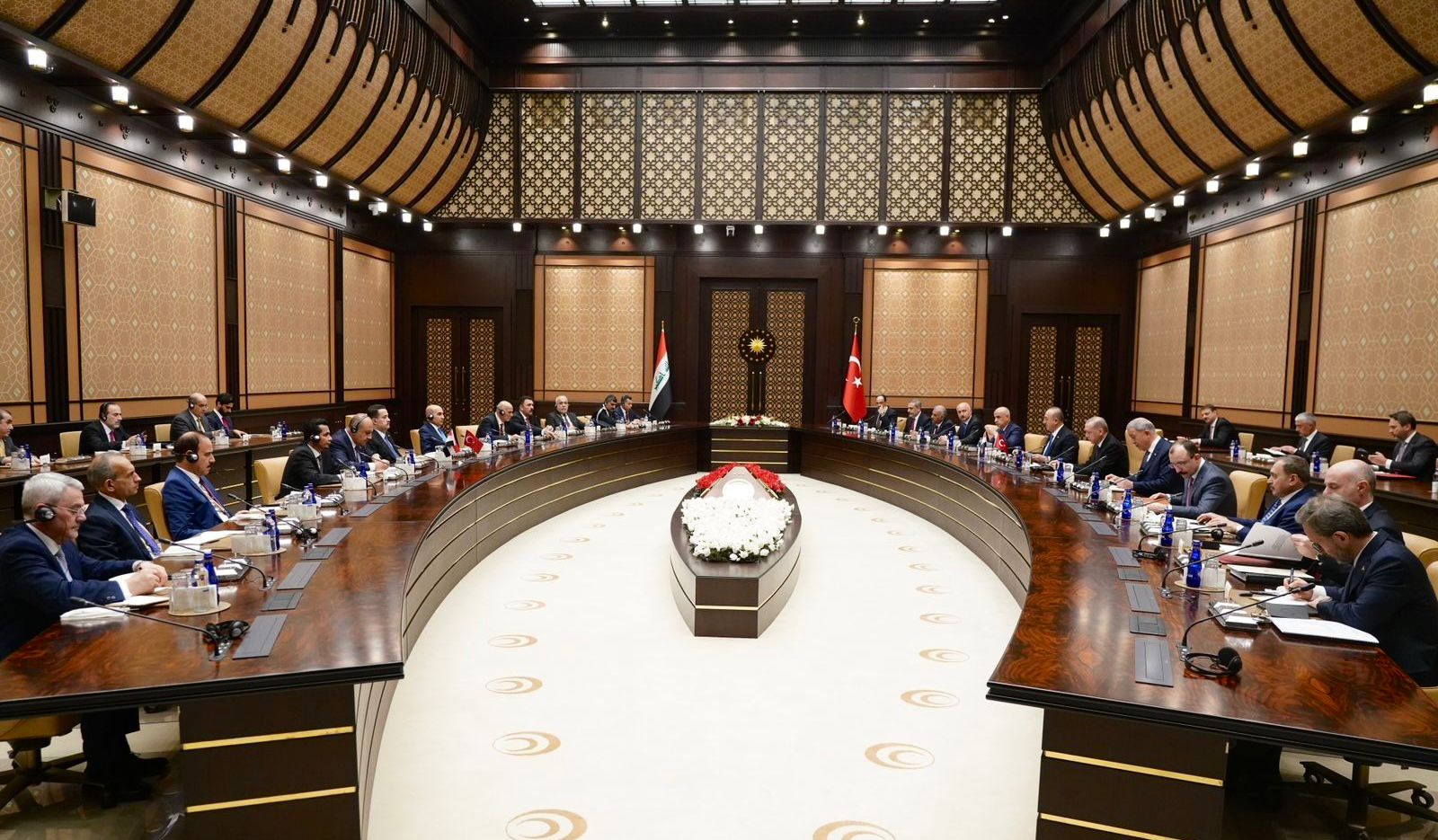 Iraqi premier holds expanded talks with Turkish officeholders in Ankara
