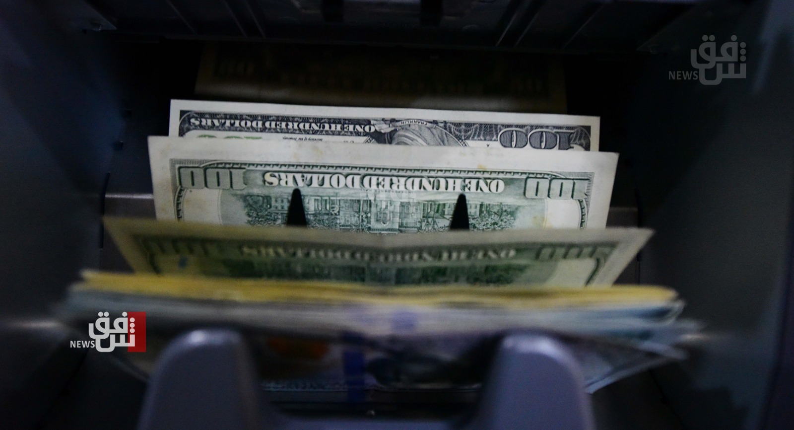 Dollar eases as traders weigh Fed's rate path; yen rises