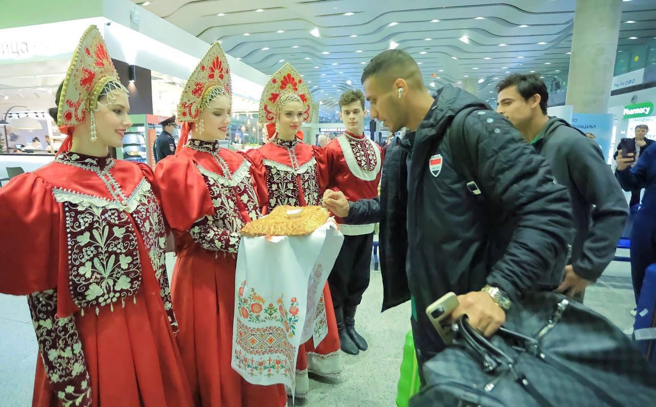وصول المنتخب العراقي إلى مدينة سانت بطرسبرغ لملاقاة نظيره الروسي (صور)