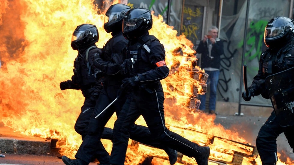 منظمات حقوقية تدين "عنف" الشرطة الفرنسية ضد المحتجين