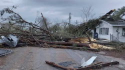 اعصار شديد ينهي حياة خمسة اشخاص في امريكا