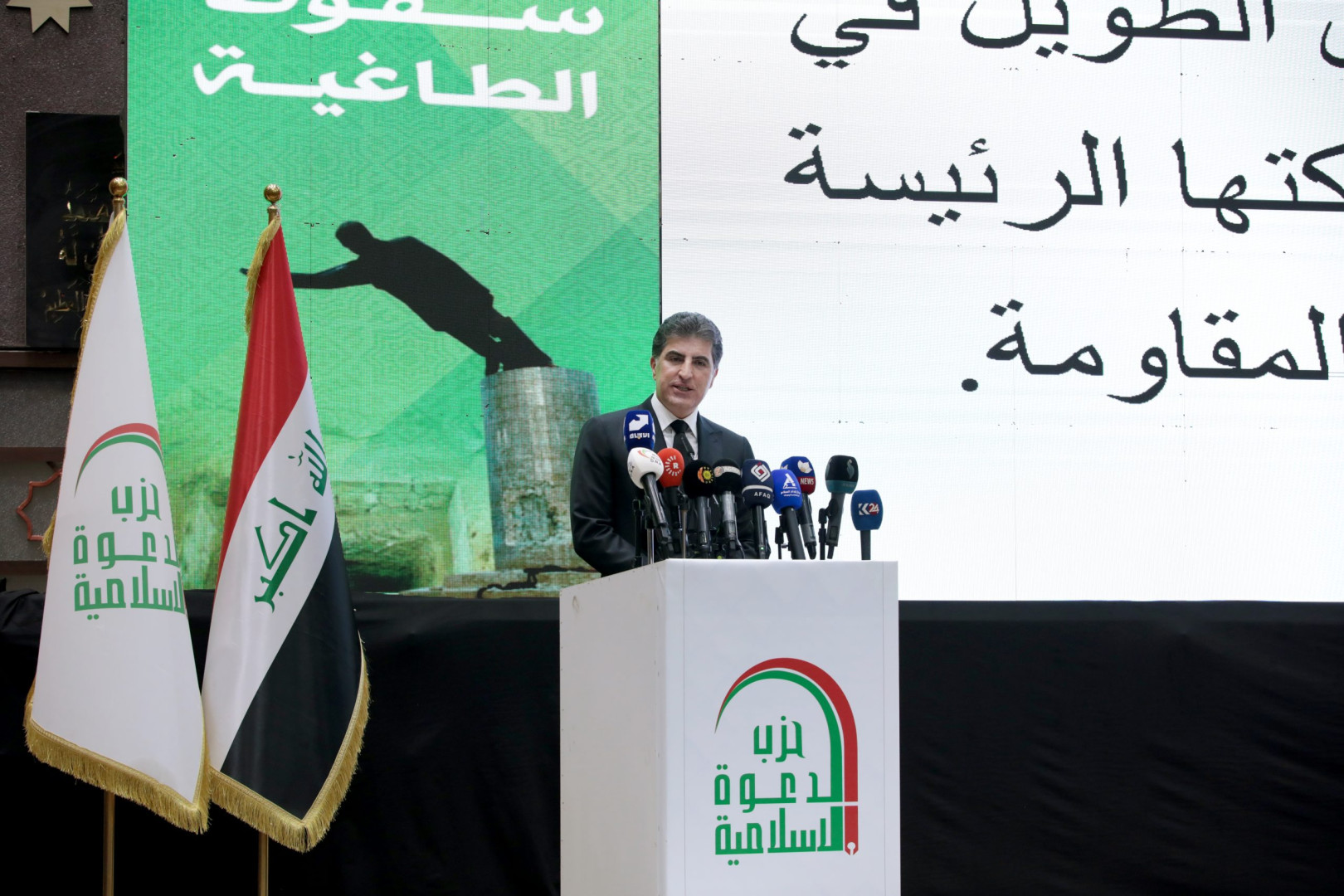 نيجيرفان بارزاني يدعو من بغداد الصدر إلى البدء بحوار جديد مع كل الأطراف السياسية
