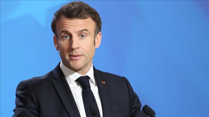 French President stands in solidarity with families of Israeli detainees in Gaza