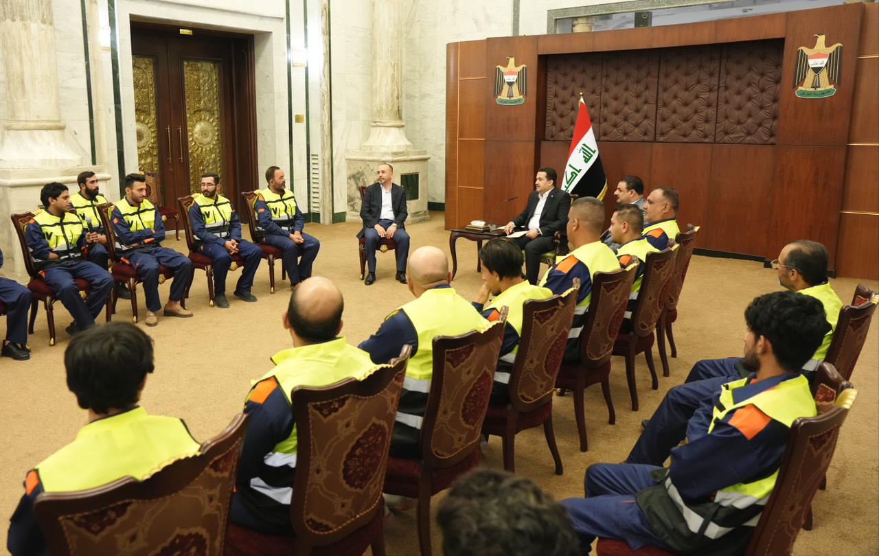 Iraqi premier honors public service workers during an Iftar dinner, acknowledges their crucial role