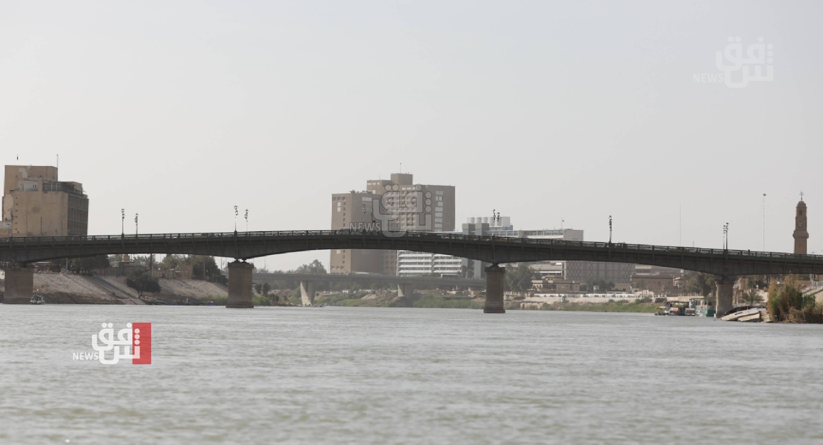 اغلاق جسر الجمهورية يشل حركة السير في مركز بغداد
