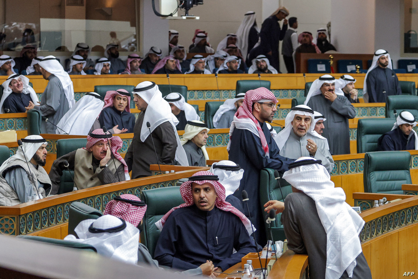 الكويت تحل برلمانها وأمير البلاد يدعو لانتخابات جديدة
