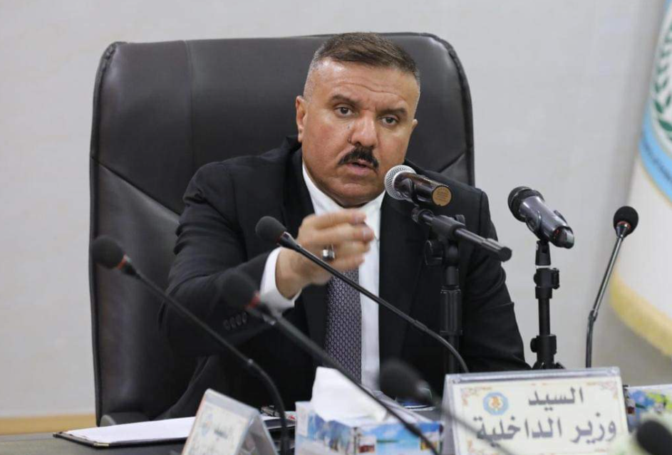 "يهتم بالفيس بوك".. البرلمان العراقي يستضيف وزير الداخلية بسؤال واحد