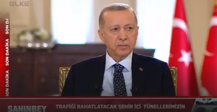 وعكة صحية مفاجئة تداهم أردوغان خلال بث مباشر