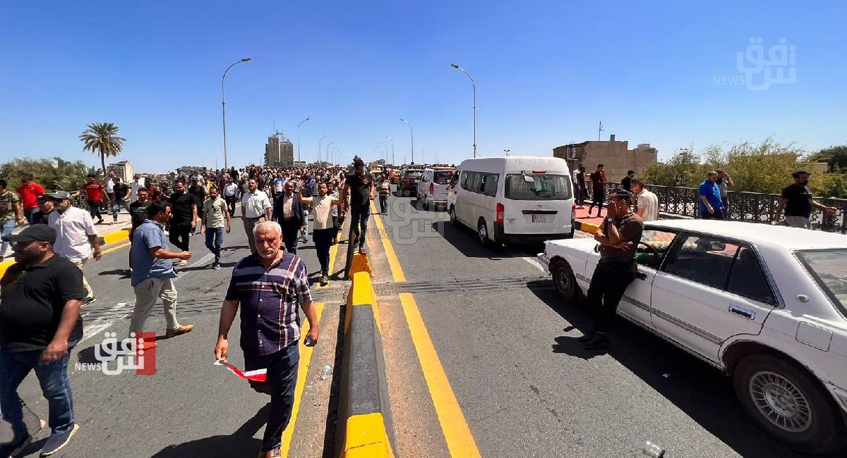 تظاهرات الموظفين تشل حركة السير في مركز بغداد