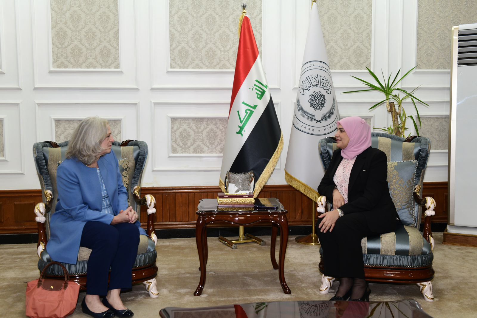 Iraqi Minister and US ambassador discuss support for Iraqi banking reforms