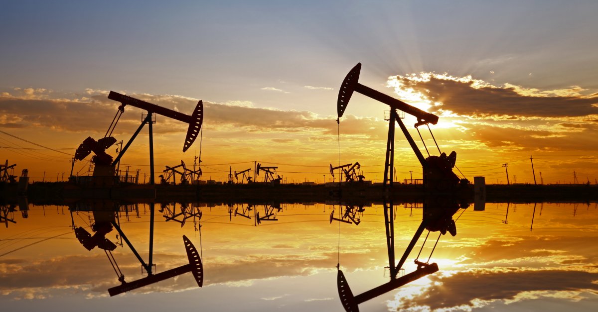 أسعار النفط تنخفض بعد زيادة مخزونات النفط الخام والبنزين الأمريكية