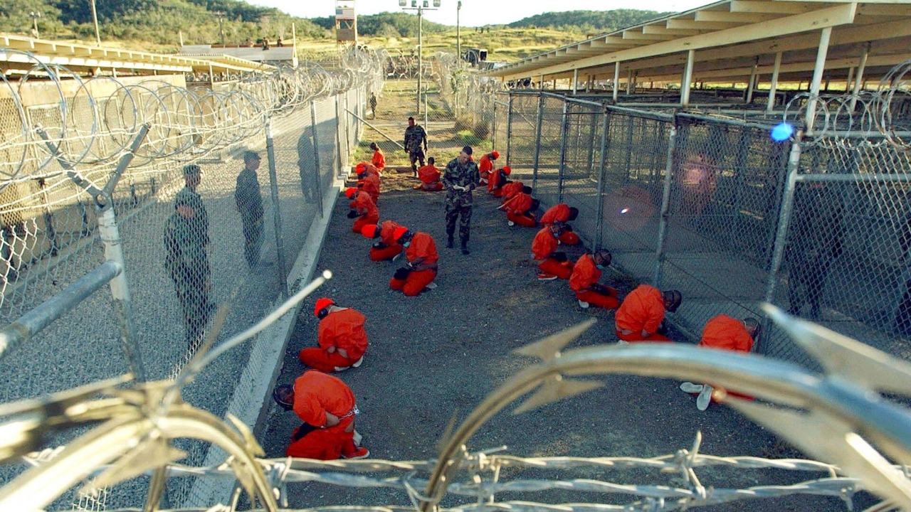 لأول مرة.. سجين في غوانتانامو يصور أساليب التعذيب الوحشي والأمم المتحدة تندد (صور)