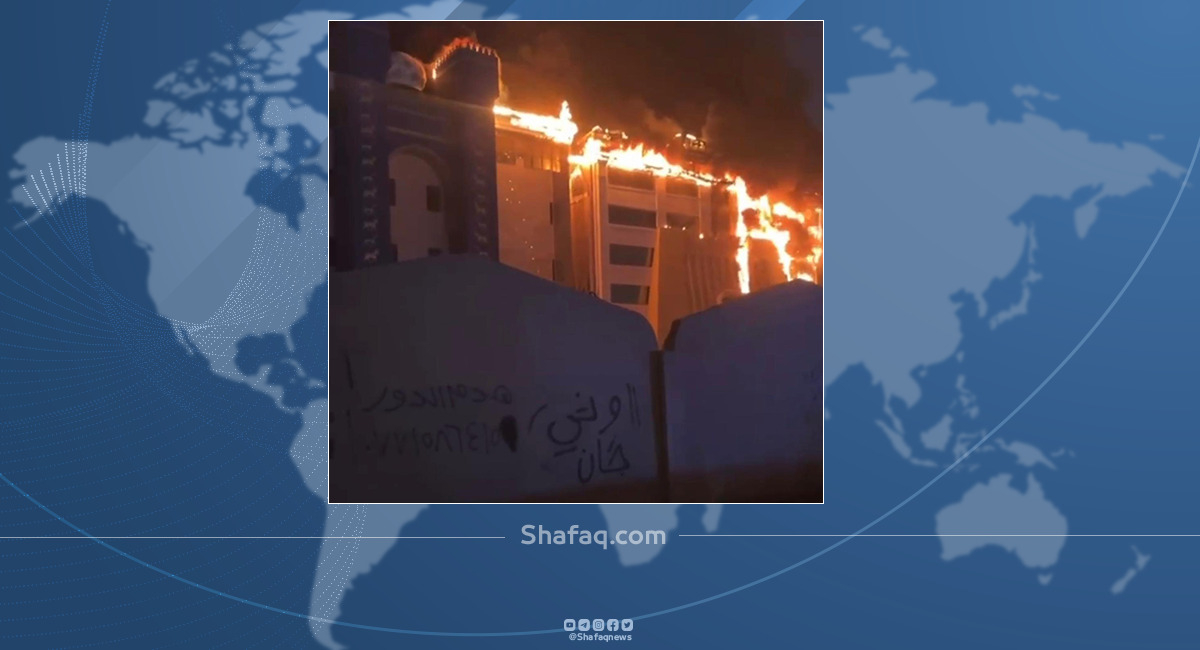 اندلاع حريق كبير  داخل كلية التراث في العاصمة بغداد (فيديو)
