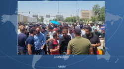 العشرات من عقود وزارة الكهرباء يتظاهرون وسط بغداد