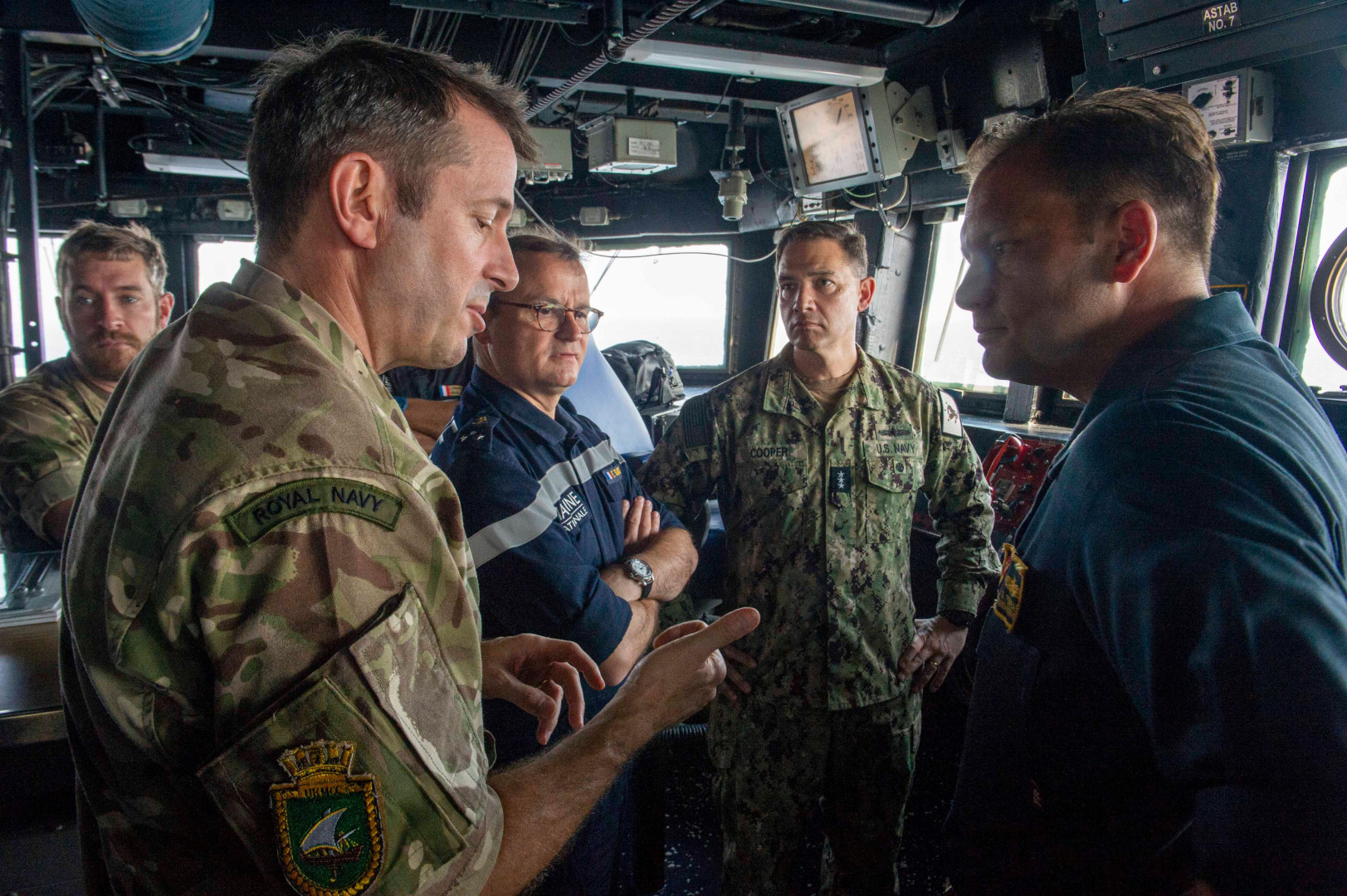 US Navy Commander Inspects USS Hamilton in Strait of Hormuz Amid Escalating Tensions