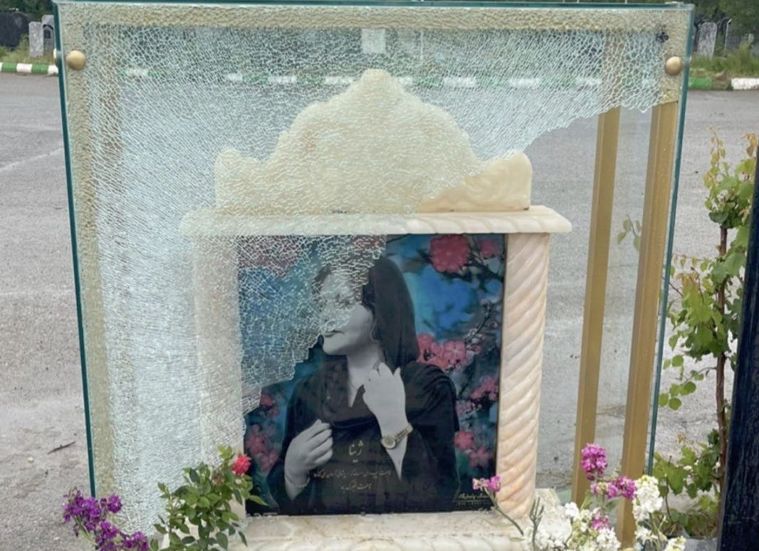تعرض قبر مهسا أميني مفجرة الاحتجاجات الإيرانية للتخريب