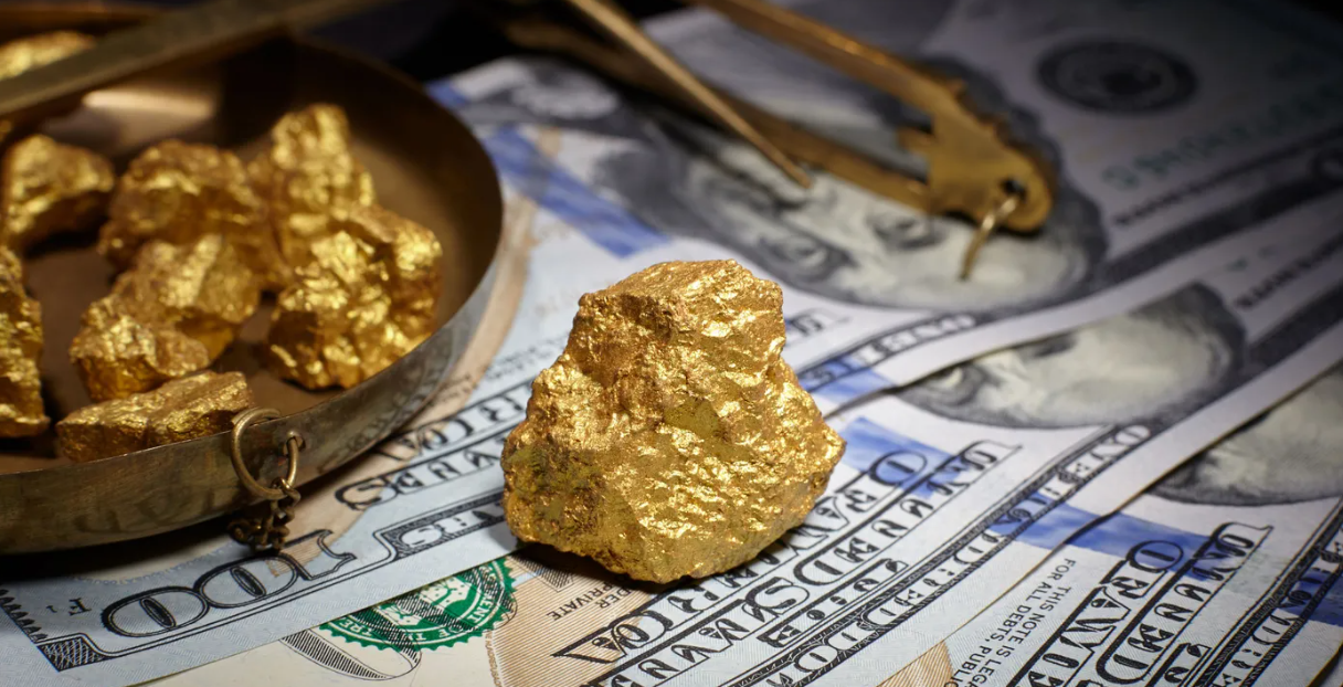 ارتفاع الذهب بعد تراجع الدولار عالمياً