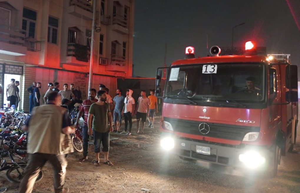 إصابة رجل إطفاء وعدد من المواطنين في حريق بمخزن للدراجات الهوائية ببغداد
