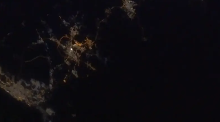 فيديو يأسر القلوب لمكة والحرم من الفضاء