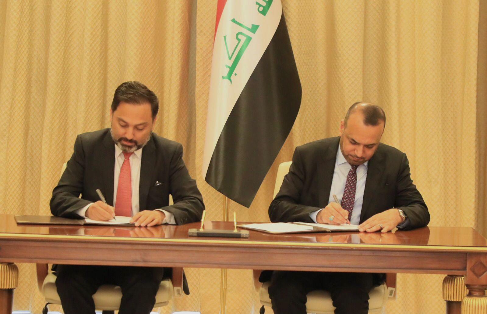 تتضمن منحة مالية.. العمل العراقية توقع اتفاقية مع البنك الدولي لتعزيز الامان الاجتماعي