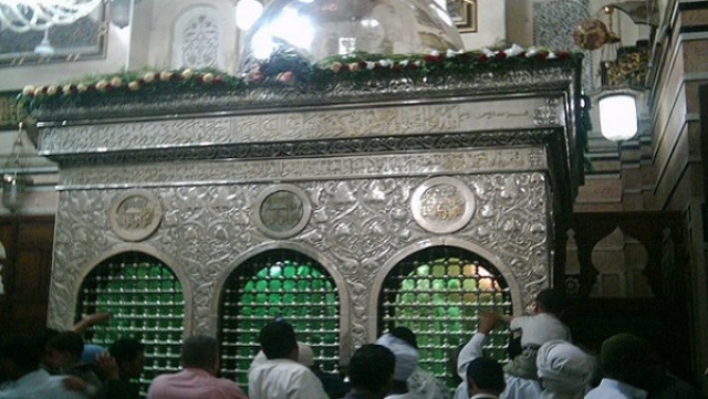 عالم آثار بجامعة القاهرة: مسجد السيدة زينب لا يحوي جثمانها