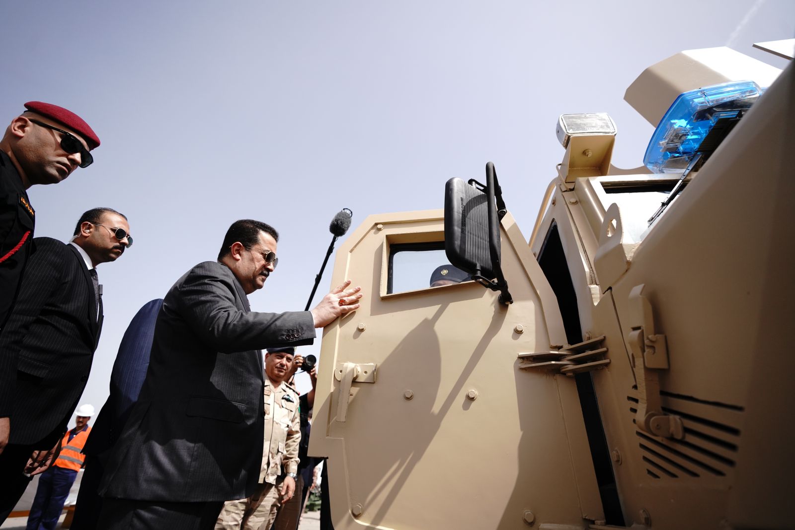 السوداني يوجه بإكمال متطلبات إنشاء خط إنتاجي للعجلة "همر" العسكرية