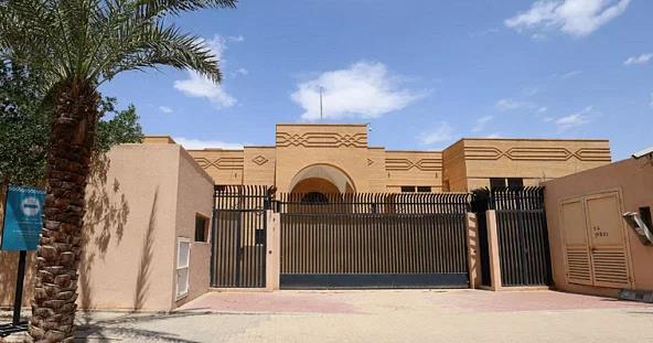 إعادة افتتاح السفارة الإيرانية في الرياض
