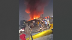 حريق هائل يأتي على مخزن كبير في سوق شرقي بغداد