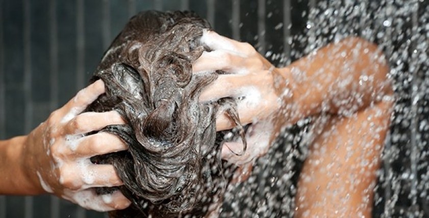 صداع "نادر" يصيب امرأة بسبب الاستحمام بالماء الساخن