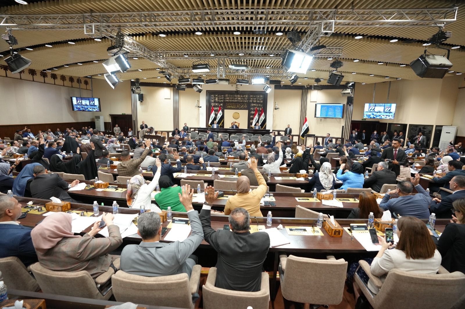 Parliament approves nearly 20 Articles of budget law