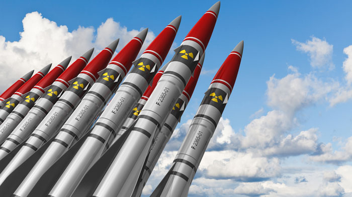 "صرخة قلق" تنتاب البشرية.. تقرير دولي يحذر من مخاطر سباق التسلح النووي و"كارثة عالمية"