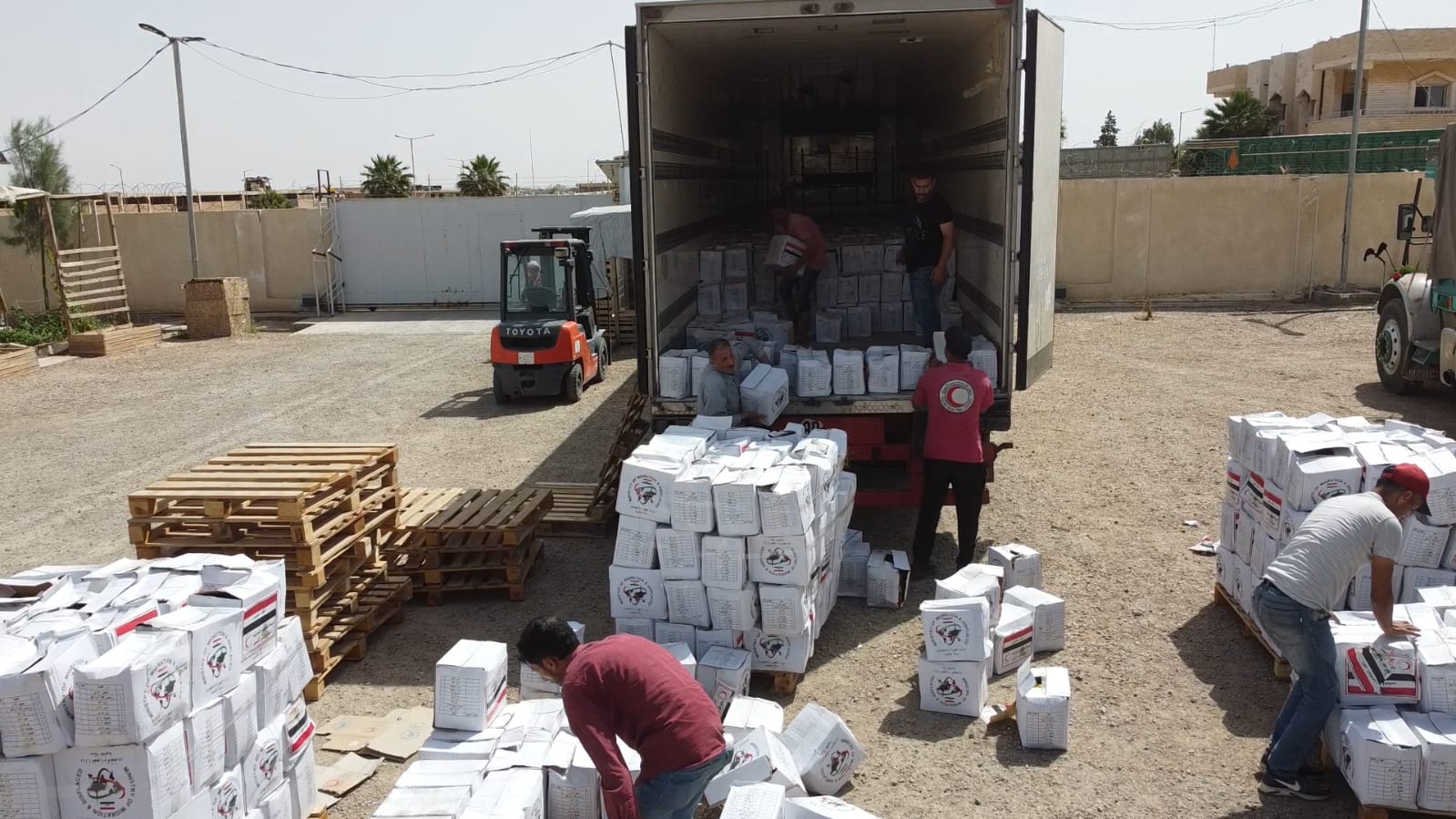 العراق يمد سوريا بـ19 ألف سلة غذائية