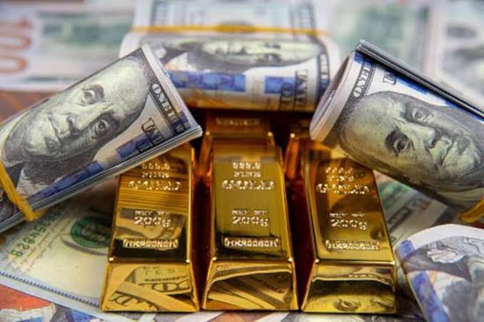 Gold steadies near three-month lows after strong US data