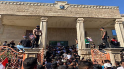 بغداد.. اقتحام السفارة السويدية في العراق من قبل محتجين غاضبين