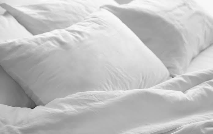 دراسة صادمة.. غطاء "وسادة النوم" أكثر تلوثاً من مقعد المرحاض