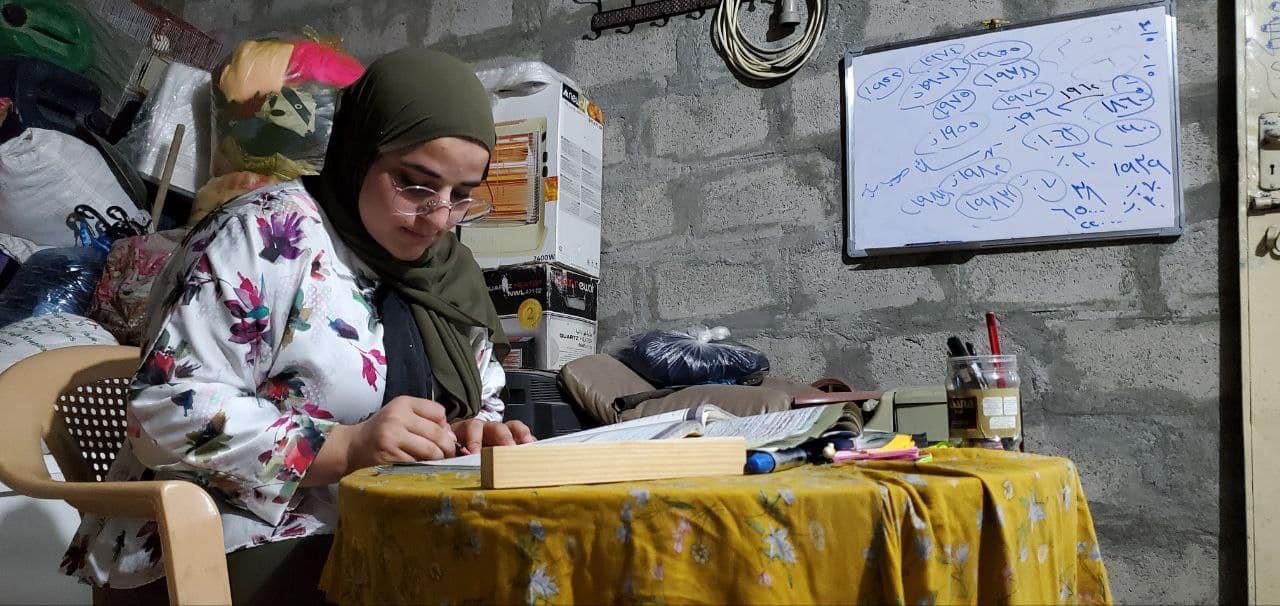 بدموع الفرح .. الطالبة الأولى في إقليم كوردستان تتسلم مفتاح المنزل الجديد (صورتان)