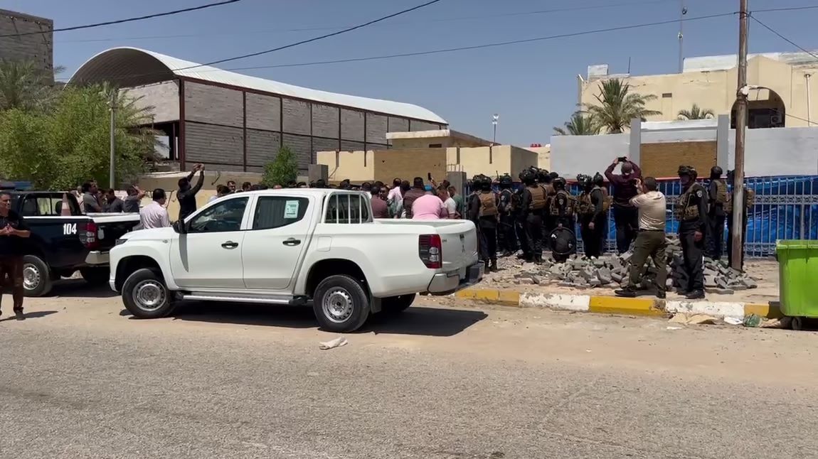 Security Forces Storming Journalists Union in Diwaniyah