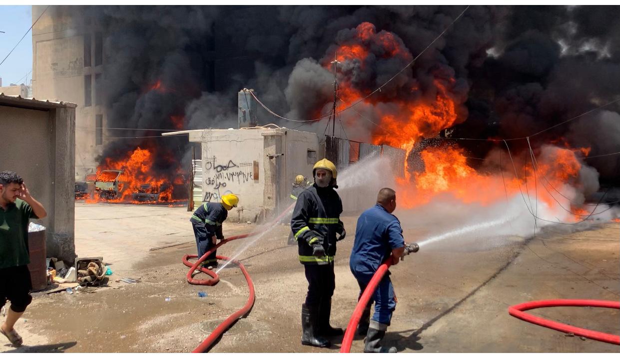 حريق كبير يأتي على معمل لتعليب المياه شرقي بغداد