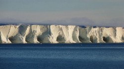 اضخم جبل جليدي في القطب الجنوبي يستيقظ من سباته