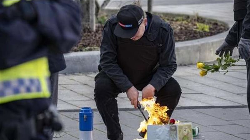 Two protesters burn Koran in front of Iraqi embassy in Denmark