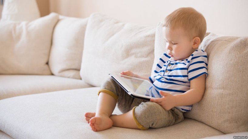 دراسة حديثة: زيادة جلوس الأطفال أمام شاشات التلفاز  تعرضهم للإصابة بضغط الدم والسكري
