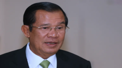 بعد 40 عاما في الحكم.. رئيس وزراء كمبوديا يتنحى ويسلم السلطة لنجله