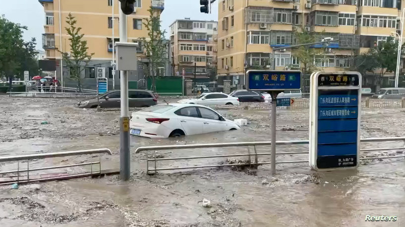 أمطار 40 ساعة تعادل شهراً.. مصرع وفقدان 38 شخصاً على الأقل بفيضانات بكين