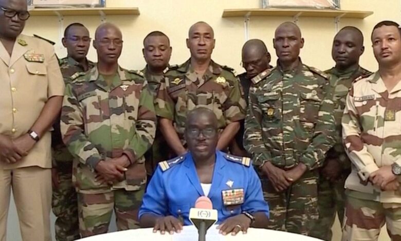 فرنسا تدعم بـ"حزم" جهود "ايكواس" للقضاء على انقلاب النيجر