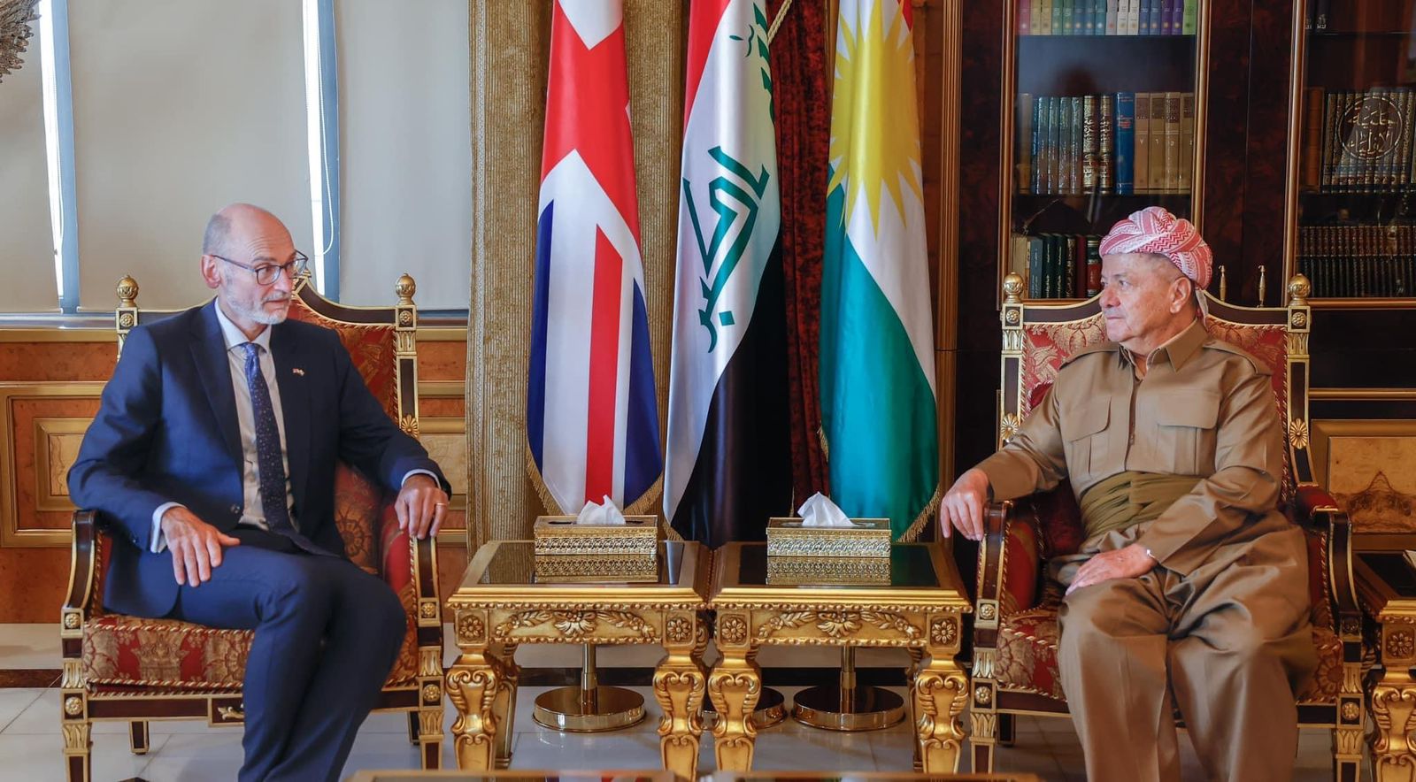 مسعود بارزاني يبحث مع السفير البريطاني الجديد لدى العراق "انتخابات كوردستان"