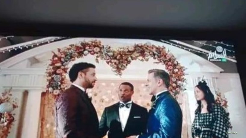 مشهد "زواج مثلي"يعلق برامج قناة جزائرية